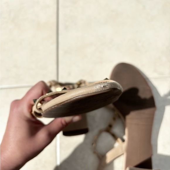 Vaneli studded tan strappy block heels size 10
Narrow - Picture 6 of 6